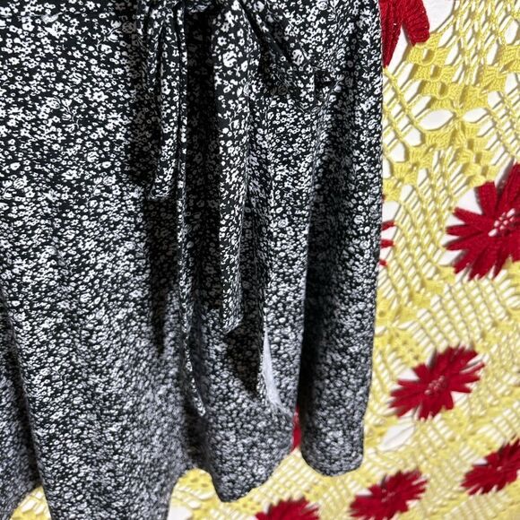 Black Forever 21 Floral Jumsuit M - Picture 7 of 13